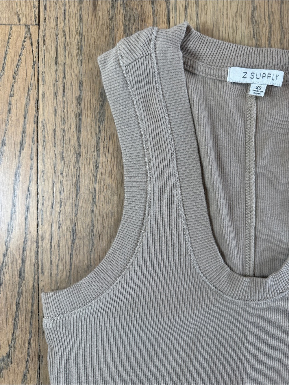 Z Supply Women’s Ribbed Sirena Light Tan Scoop Neck Tank Top Size X-Small - Picture 3 of 10